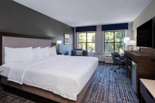 Hampton Inn & Suites Agoura Hills - image 25