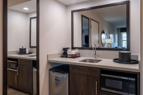 Hampton Inn & Suites Agoura Hills - image 31
