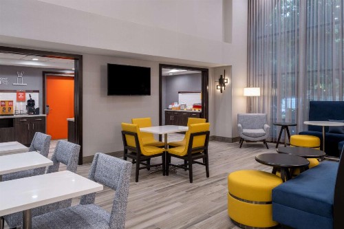Hampton Inn & Suites Agoura Hills - image 6