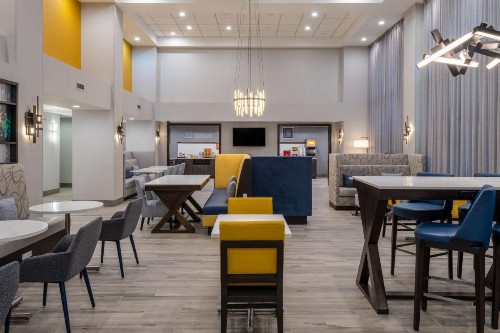 Hampton Inn & Suites Agoura Hills - image 8