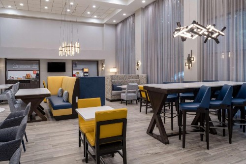 Hampton Inn & Suites Agoura Hills - image 9