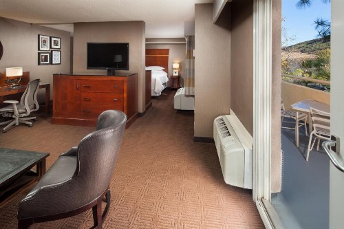 Sheraton Agoura Hills Hotel - image 29