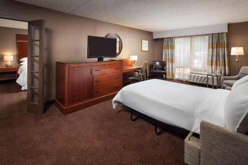 Sheraton Agoura Hills Hotel - image 32