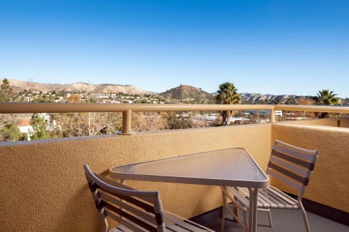 Sheraton Agoura Hills Hotel - image 9