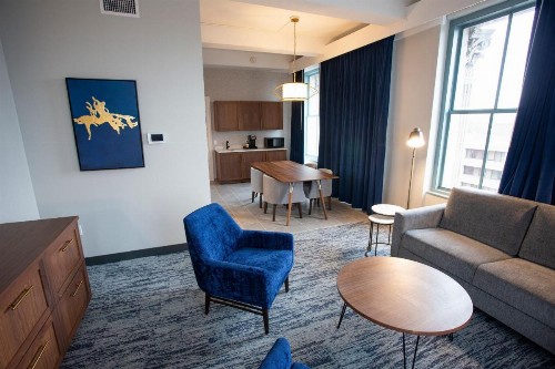 Blu-Tique Hotel - image 10