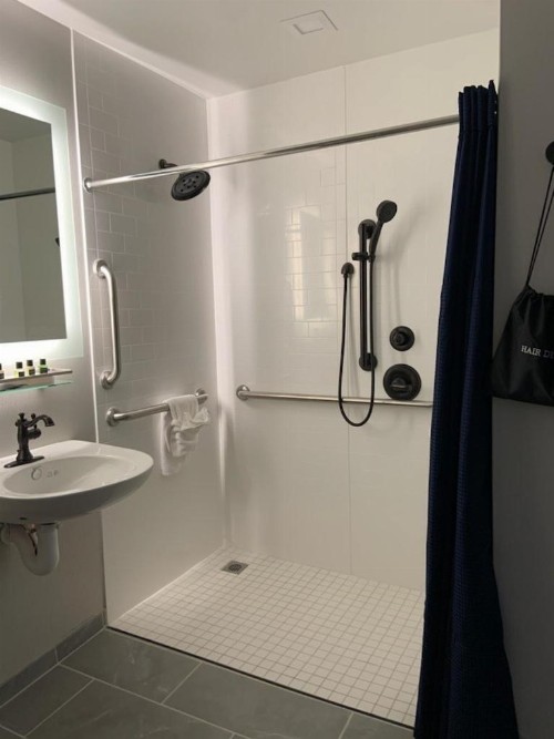 Blu-Tique Hotel - image 13