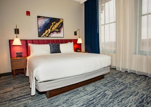 Blu-Tique Hotel - image 9