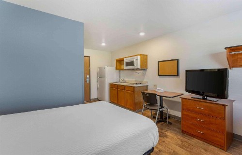 Woodspring Suites Akron - image 12