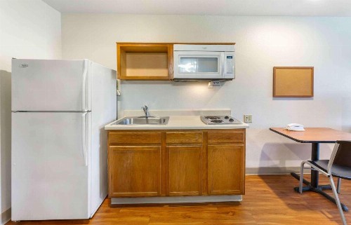 Woodspring Suites Akron - image 25
