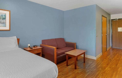 Woodspring Suites Akron - image 26