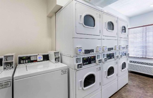 Woodspring Suites Akron - image 28