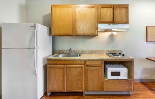 Woodspring Suites Akron - image 3