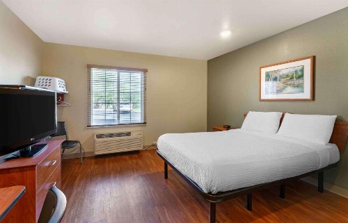 Woodspring Suites Akron - image 5