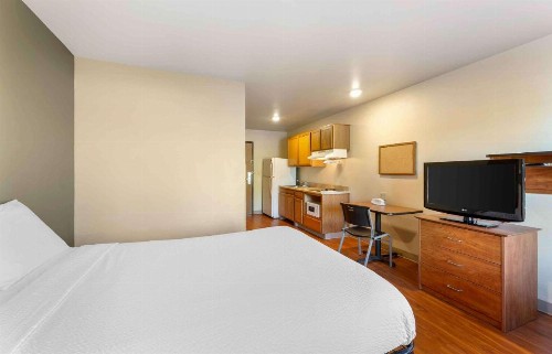 Woodspring Suites Akron - image 6
