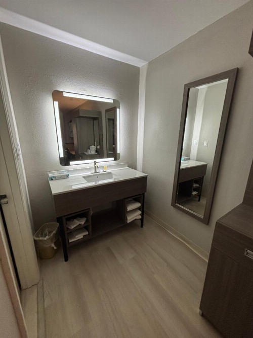 Travelodge by Wyndham Alachua - image 24