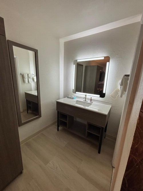 Travelodge by Wyndham Alachua - image 27