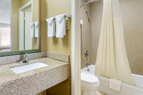 Quality Inn I-75 at Exit 399 - image 15