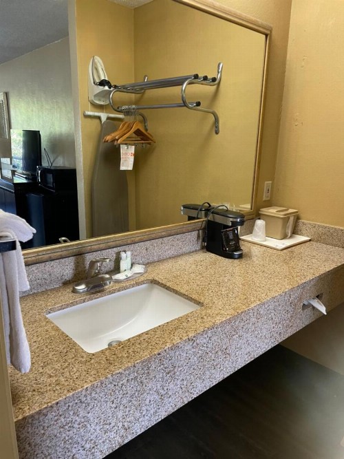 Quality Inn I-75 at Exit 399 - image 36