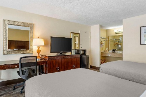 Quality Inn I-75 at Exit 399 - image 8