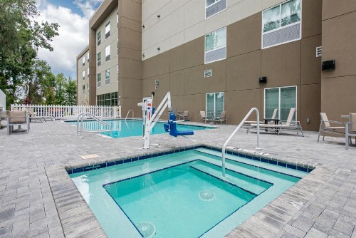 Holiday Inn Express & Suites Alachua - Gainesville Area an IHG Hotel - image 27