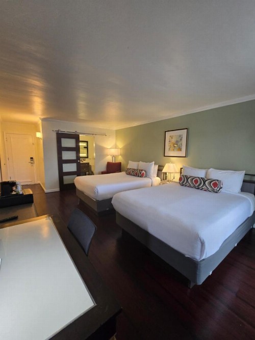 Marina Village Inn - image 1