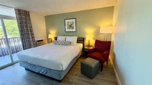 Marina Village Inn - image 9