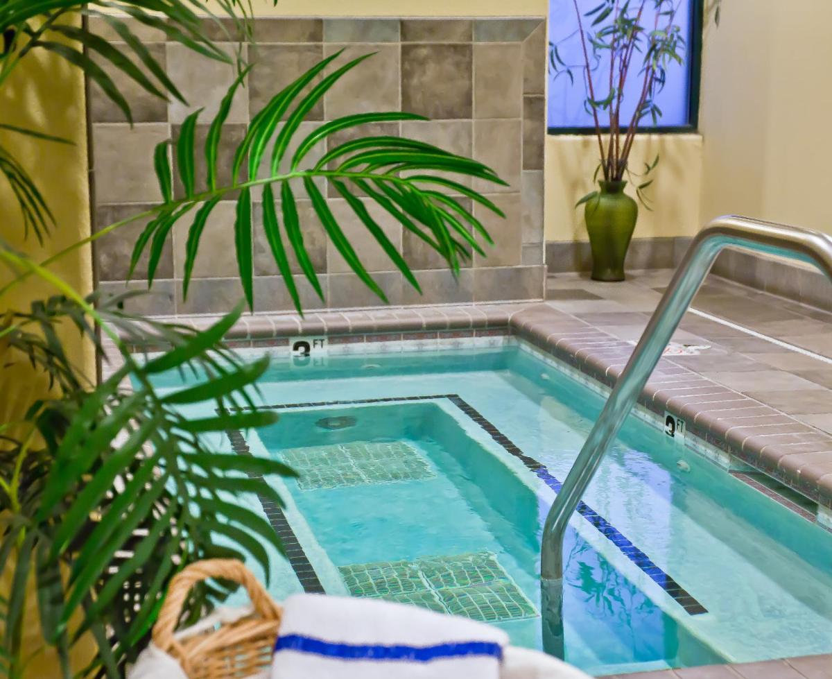 Hawthorn Suites by Wyndham-Oakland/Alameda - image 3