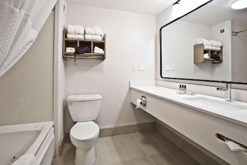 Hawthorn Suites by Wyndham-Oakland/Alameda - image 32
