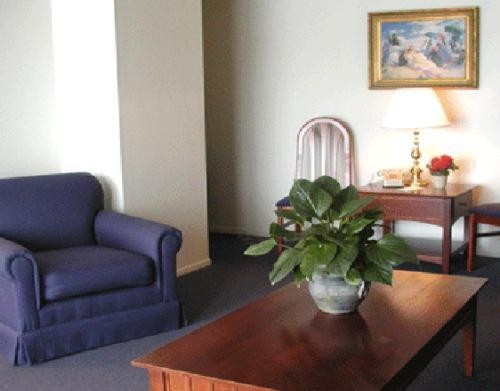 Coral Reef Inn & Condo Suites - image 7
