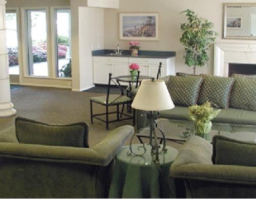 Coral Reef Inn & Condo Suites - image 8