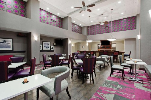 Hampton Inn & Suites Oakland Airport-Alameda - image 10