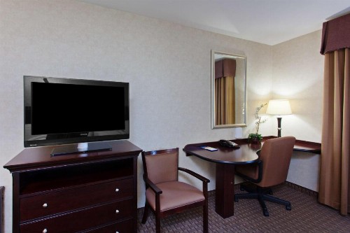 Hampton Inn & Suites Oakland Airport-Alameda - image 13
