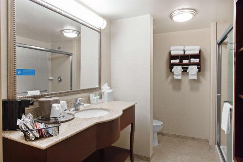 Hampton Inn & Suites Oakland Airport-Alameda - image 14