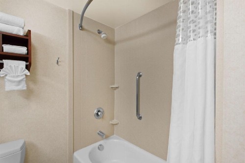 Hampton Inn & Suites Oakland Airport-Alameda - image 17