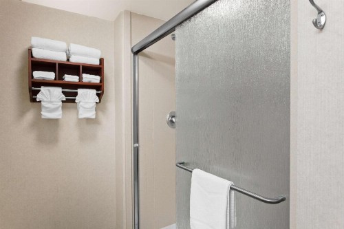 Hampton Inn & Suites Oakland Airport-Alameda - image 21
