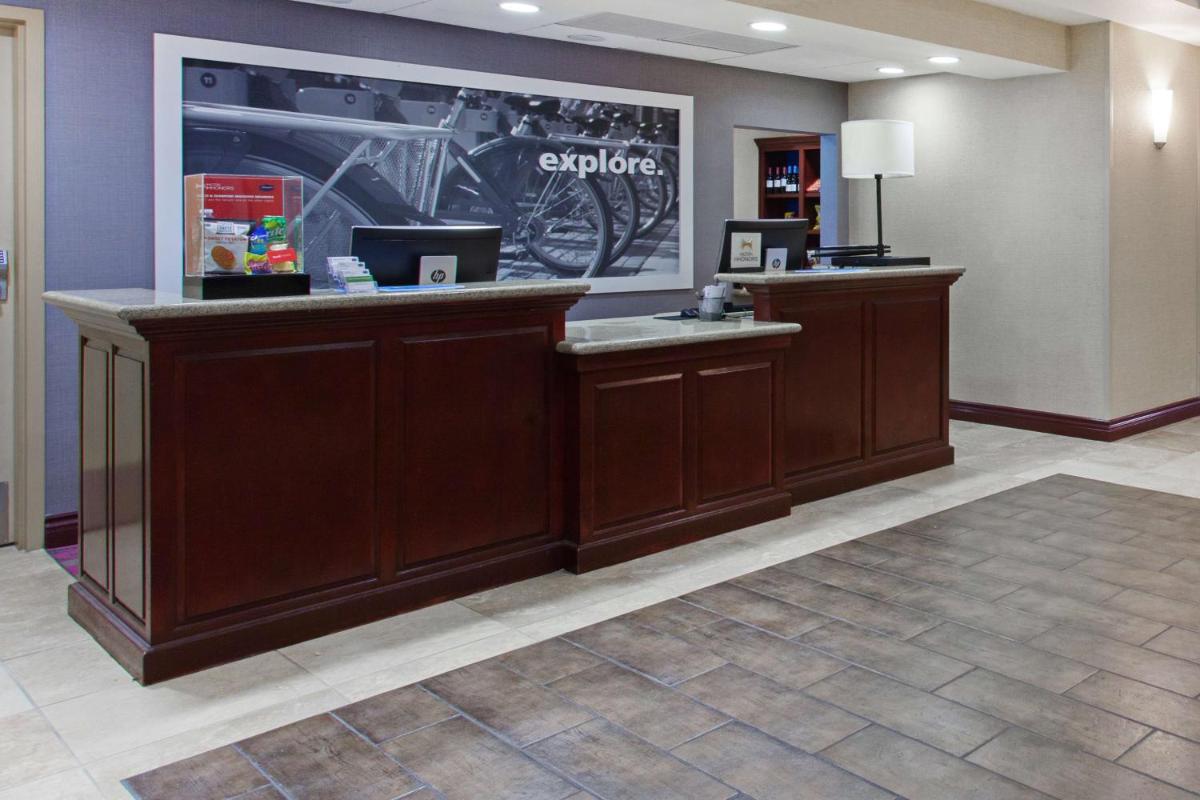 Hampton Inn & Suites Oakland Airport-Alameda - image 4