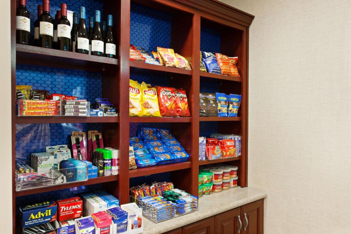 Hampton Inn & Suites Oakland Airport-Alameda - image 6