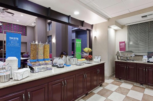 Hampton Inn & Suites Oakland Airport-Alameda - image 8
