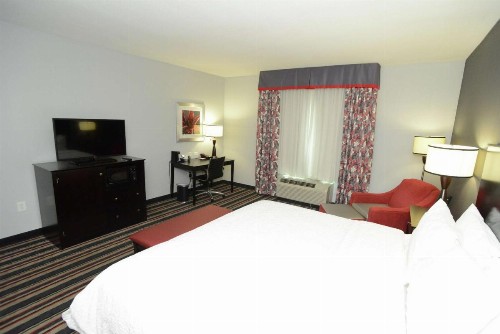 Hampton Inn & Suites Albany at Albany Mall - image 14