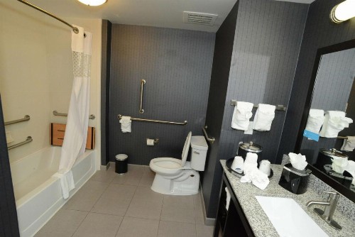 Hampton Inn & Suites Albany at Albany Mall - image 16