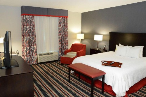 Hampton Inn & Suites Albany at Albany Mall - image 28