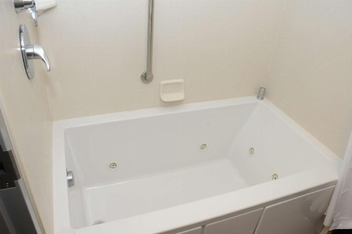 Hampton Inn & Suites Albany at Albany Mall - image 32