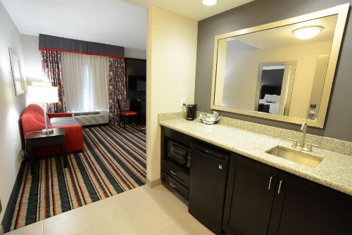Hampton Inn & Suites Albany at Albany Mall - image 35