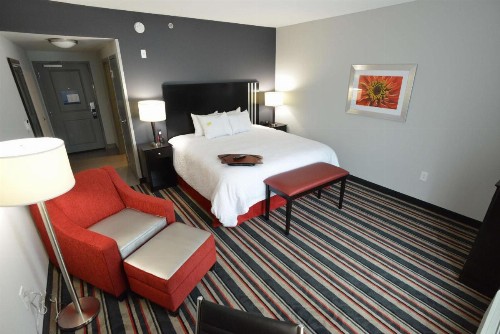 Hampton Inn & Suites Albany at Albany Mall - image 36