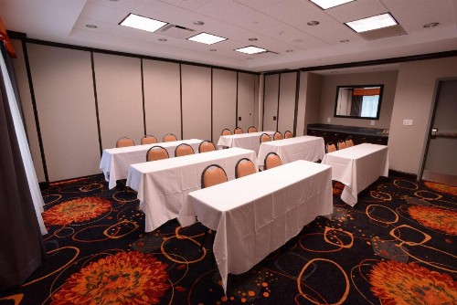 Hampton Inn & Suites Albany at Albany Mall - image 39