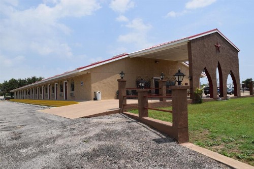 Albany Inn & RV Campground - image 2