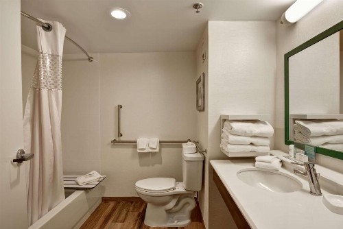 Hampton Inn Albany-Wolf Road - image 11