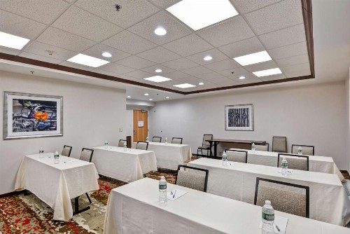 Hampton Inn Albany-Wolf Road - image 14