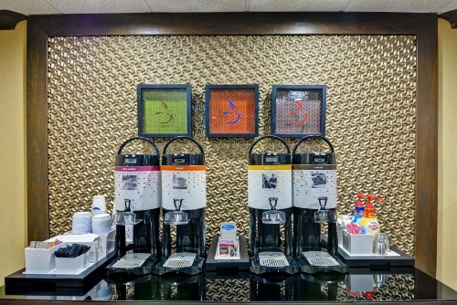 Hampton Inn Albany-Wolf Road - image 20