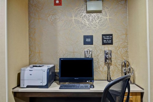 Hampton Inn Albany-Wolf Road - image 30